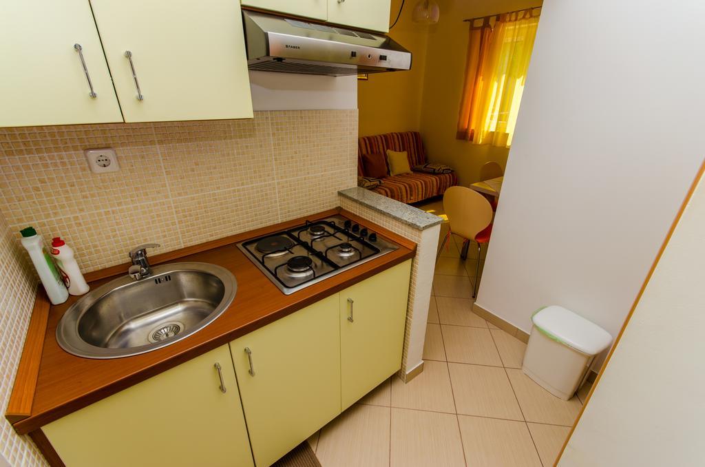 Vila Tatinja โตรกีร์ ภายนอก รูปภาพ