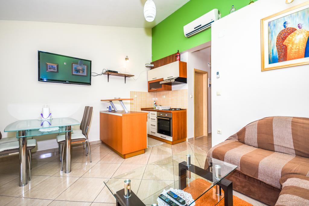 Vila Tatinja โตรกีร์ ภายนอก รูปภาพ
