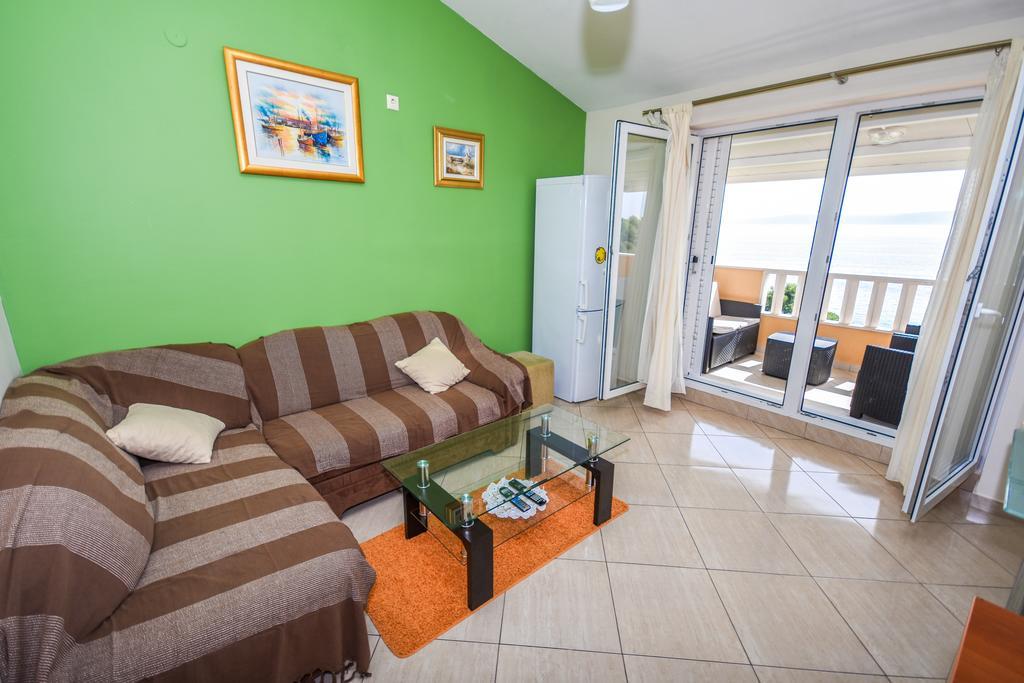 Vila Tatinja โตรกีร์ ภายนอก รูปภาพ
